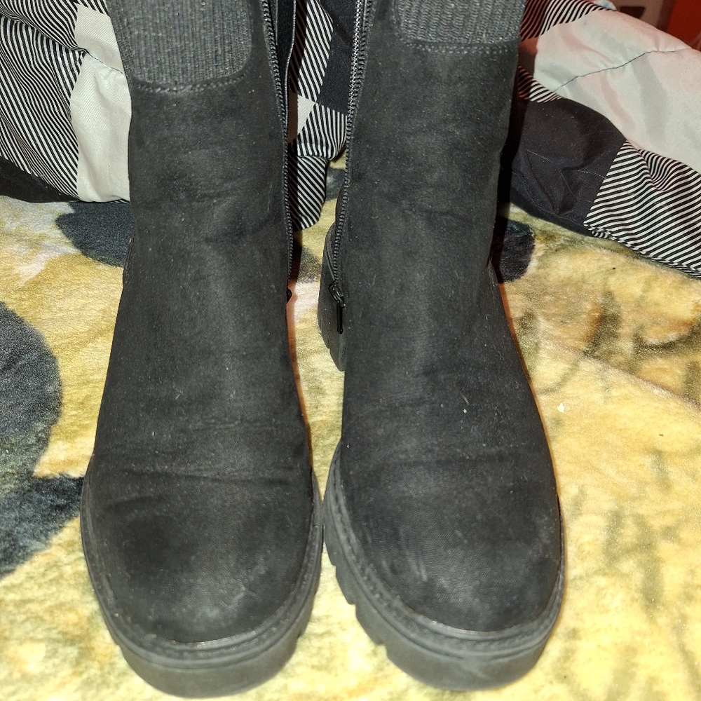 Heeled boots - Picture 3 of 3
